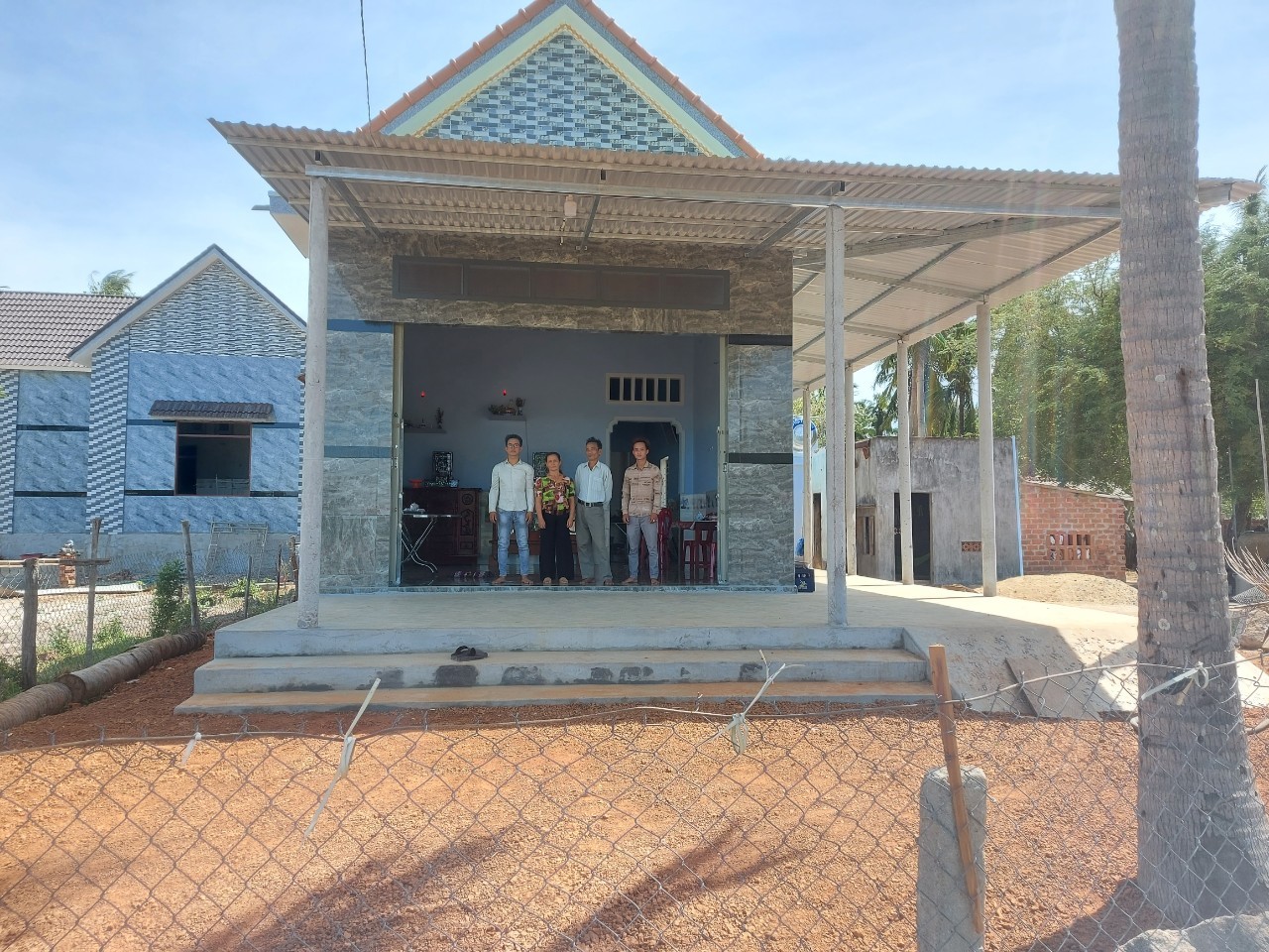 Công đoàn Sở Xây dựng hỗ trợ hộ nghèo xây dựng nhà ở.