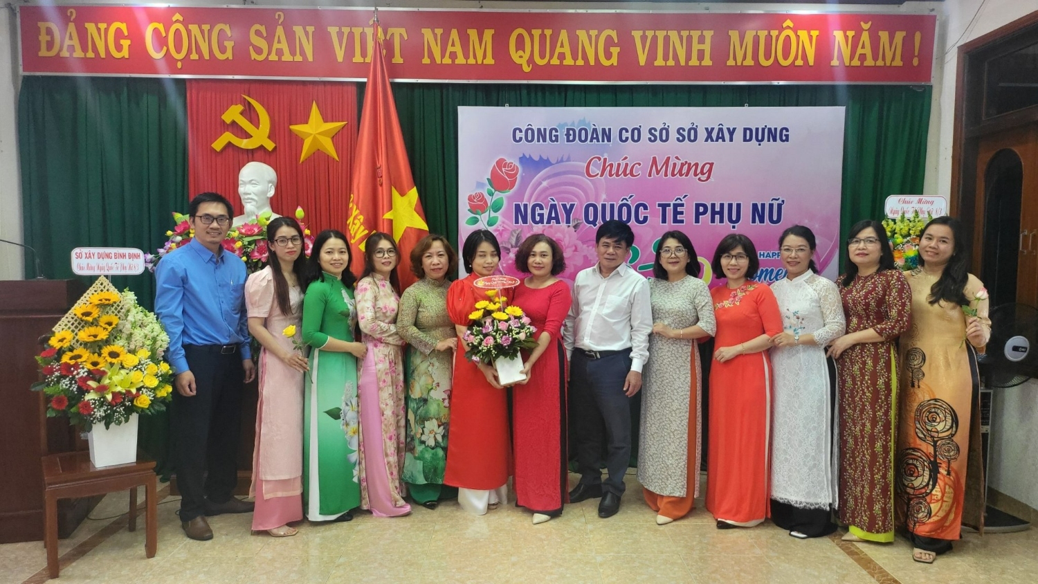 Sở Xây dựng tổ chức gặp mặt Nữ công chức, viên chức,  lao động nhân dịp kỷ niệm 113 năm Ngày Quốc tế phụ nữ 8-3 (8/3/1910-8/3/2023), 1983 năm khởi nghĩa Hai Bà Trưng.